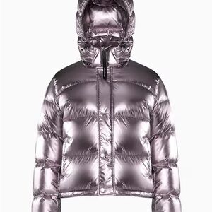 Aritzia The Super Puff Shorty - Devotion - M